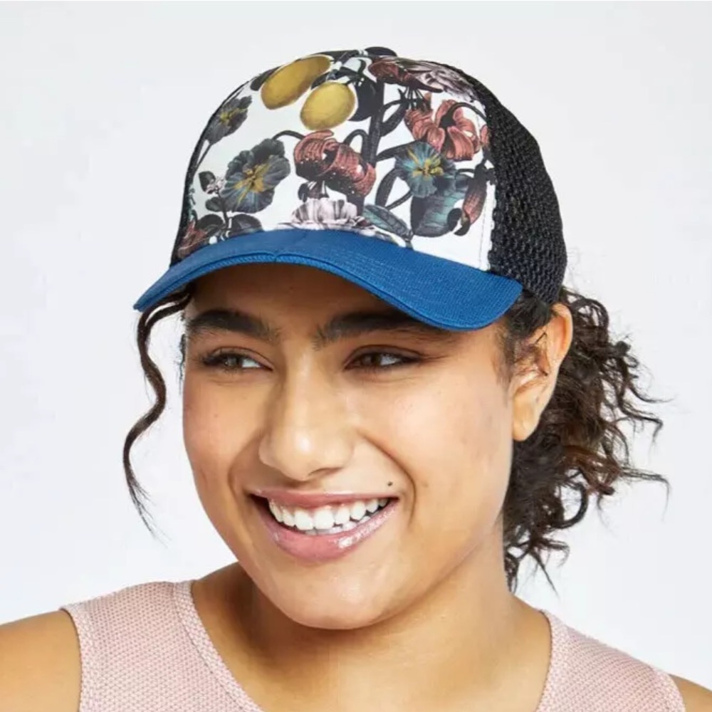 OISELLE - NWT Runner Trucker Hat Firenze Foldable Bill Mesh Bungie Toggle Back